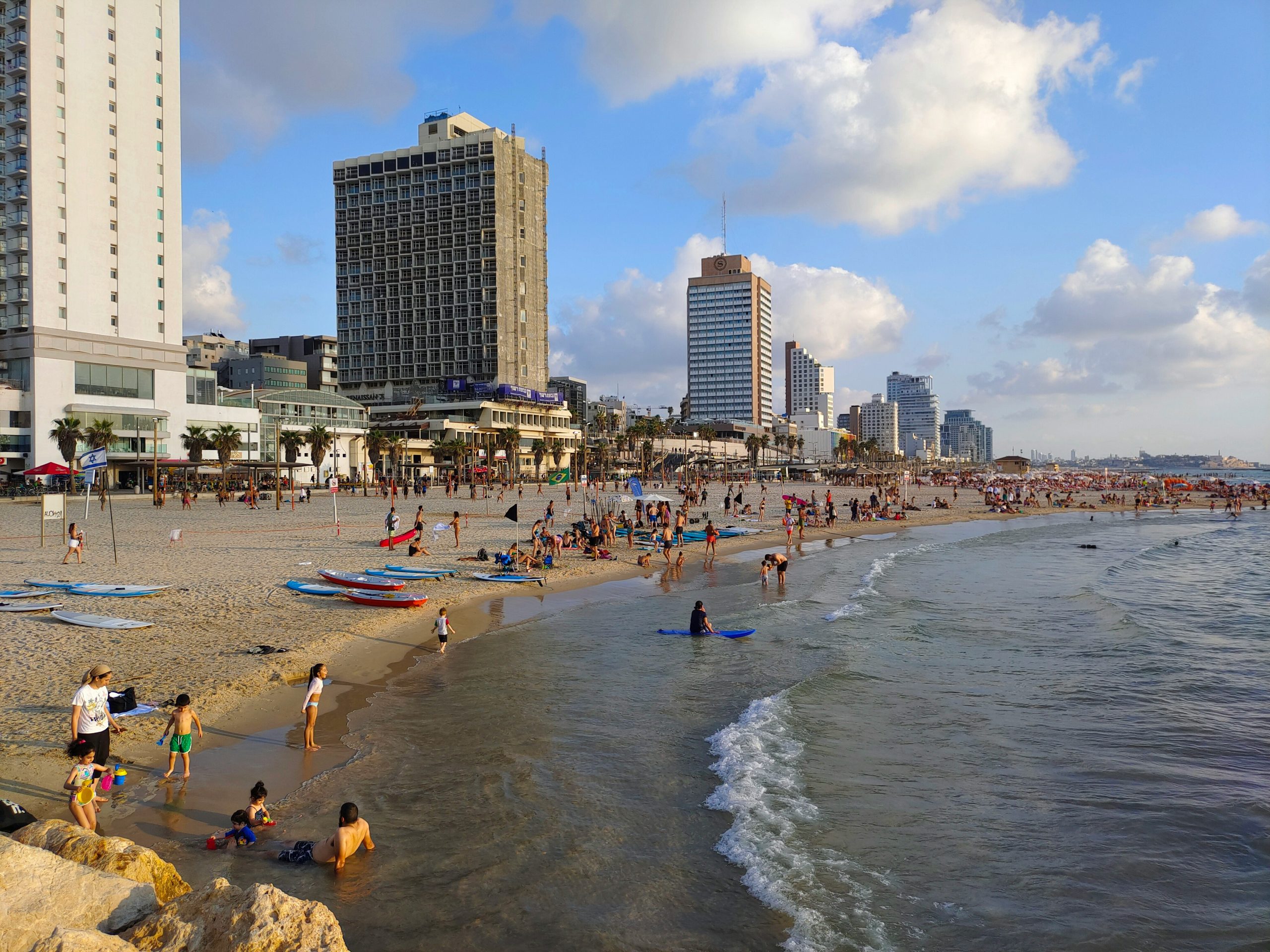 izrael-tel-aviv-plaza-grad-turisti