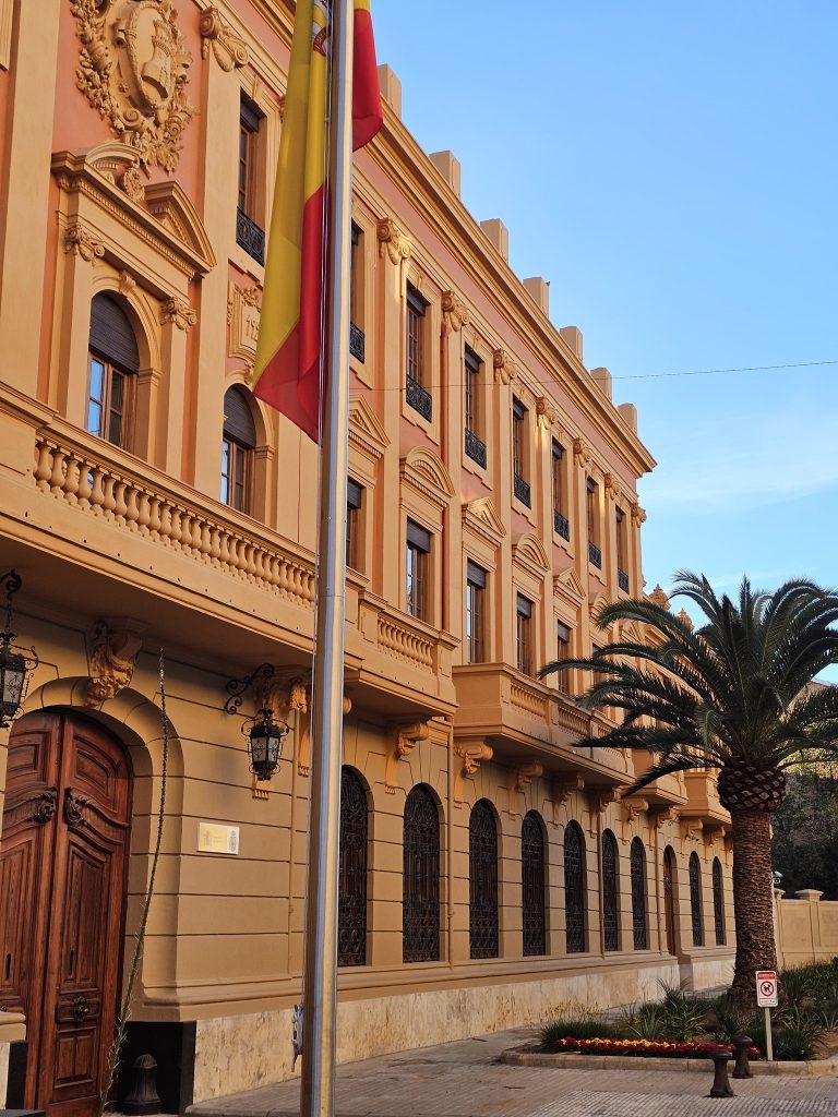 valensija-stara-zgrada-zastava-palma