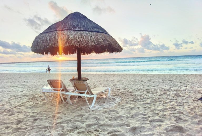 meksiko-plaza-lezaljke-voda-talasi-pesak