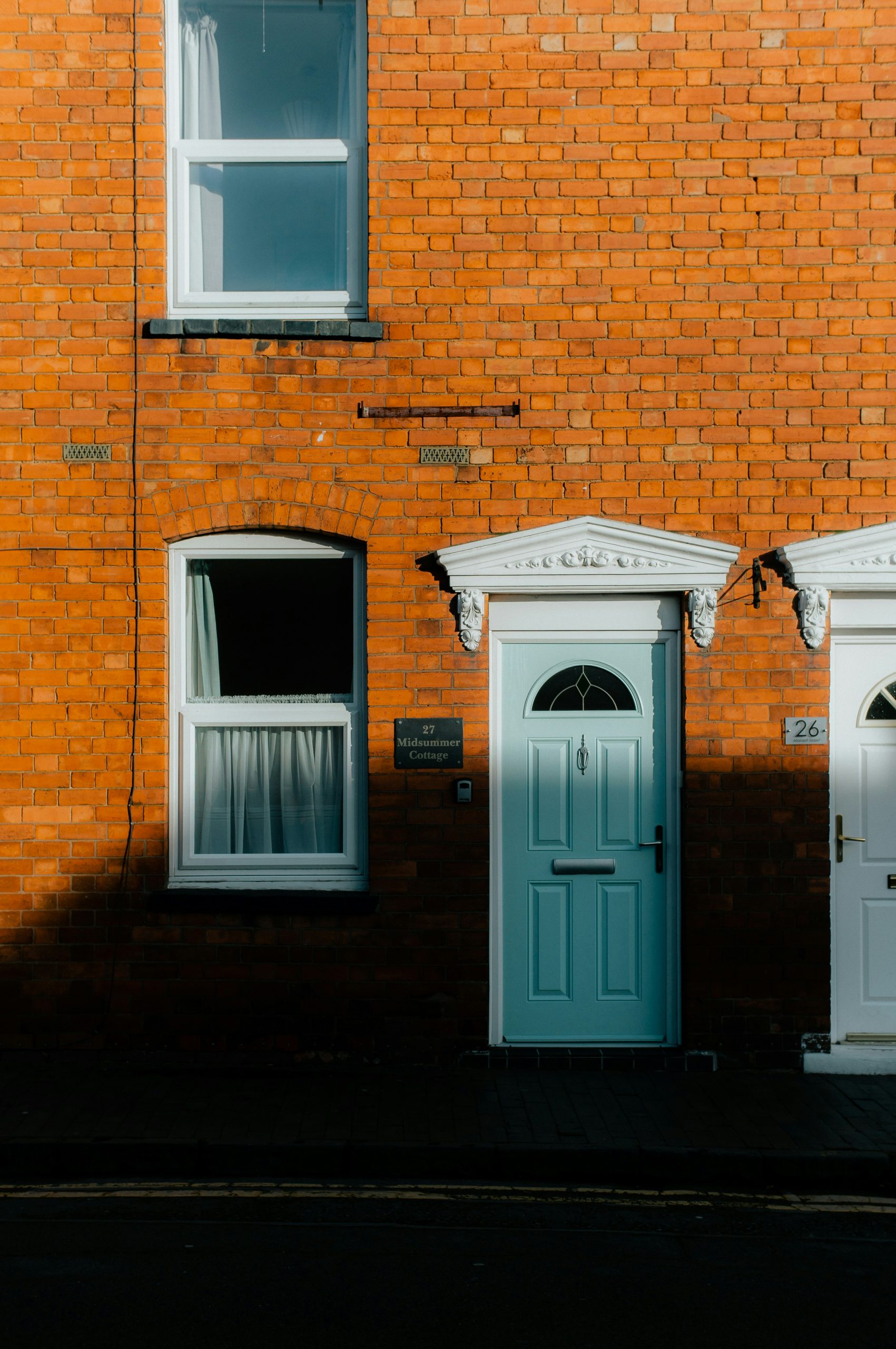 engleska-stratford-upon–avon-zute-cigle-bela-vrata