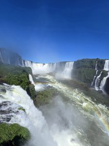 argentina-vodopadi-iguazu-voda-duga