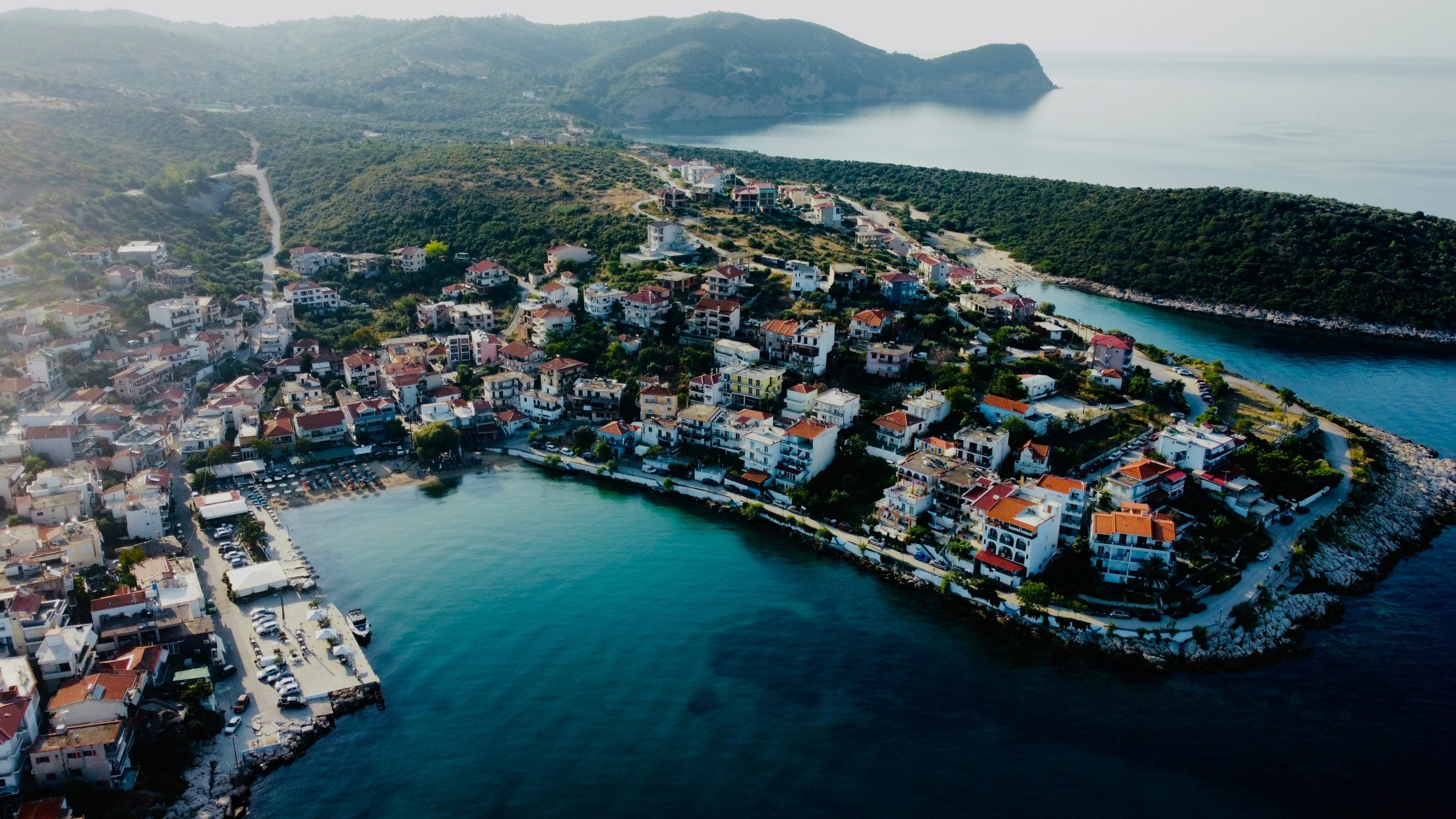 grcka-tasos-pogled-na-okolinu-kuce-plavo-more-zelenilo