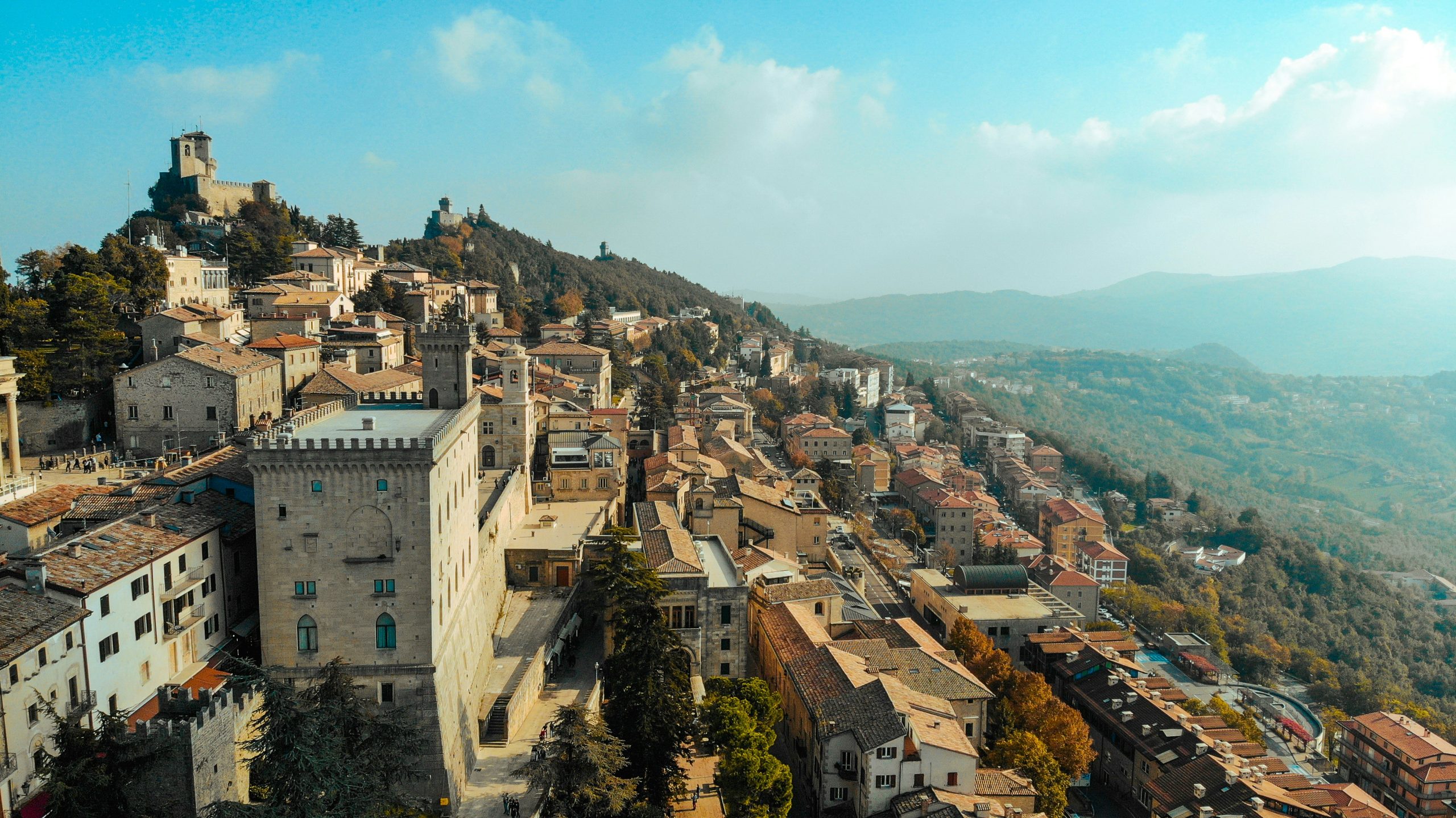 san-marino-pogled-sa-visina-zgrade
