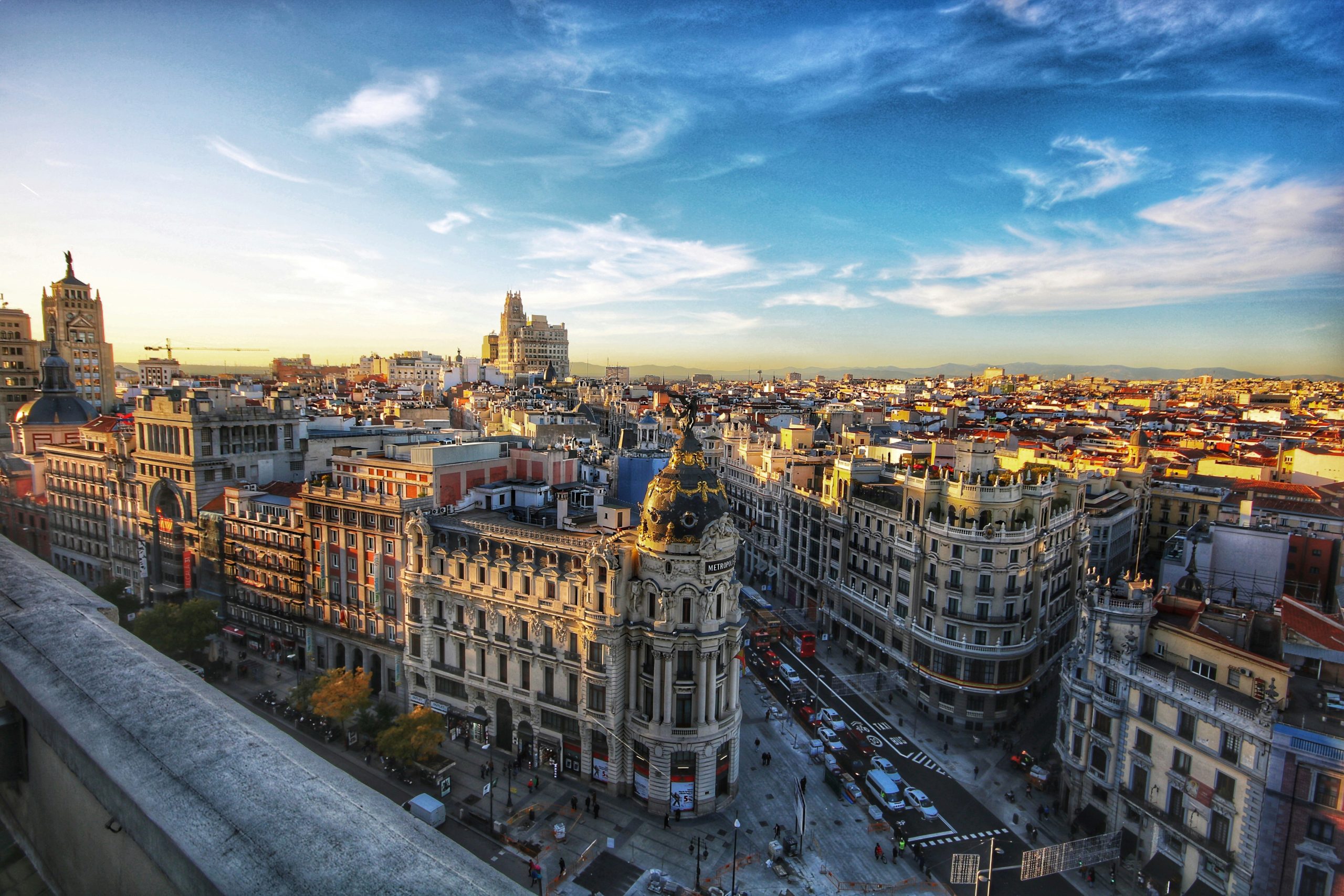 spanija-madrid-velika-palata-pogled-iz-vazduha-boje